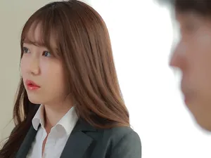 Đang chơi game mà chị gái cú mút buồi chùn chụt