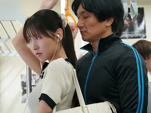 Cô vợ trẻ mê mẩn con cu của anh thợ massage