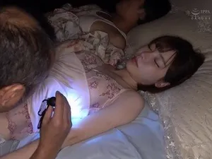 Địt lỗ đít em gái người mỹ có cặp mông căng tròn