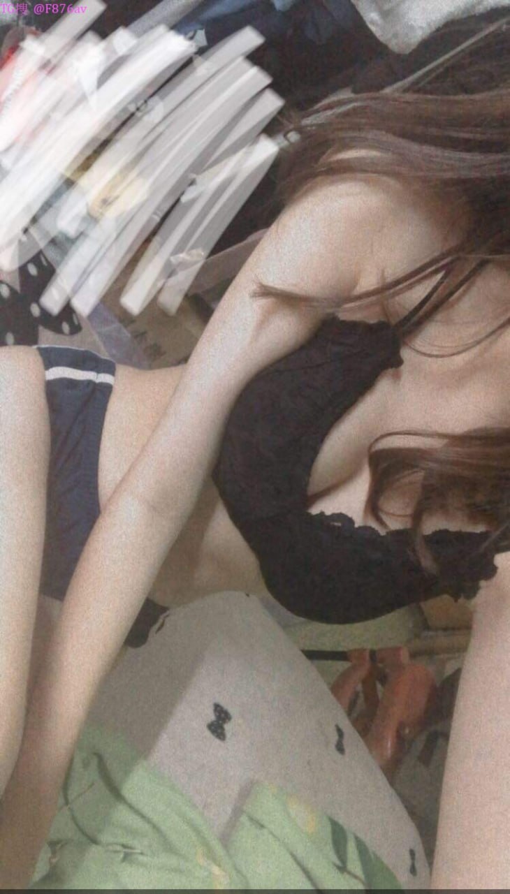 Chuyển trường vì bị đuổi học, thanh niên rơi vào động của các bà má đơn thân